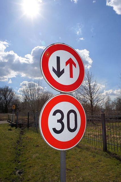 road-sign-708686_640